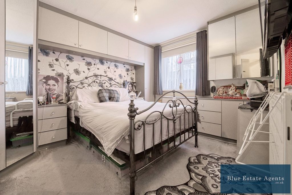 Property photo 3 of 20 Double Bedroom