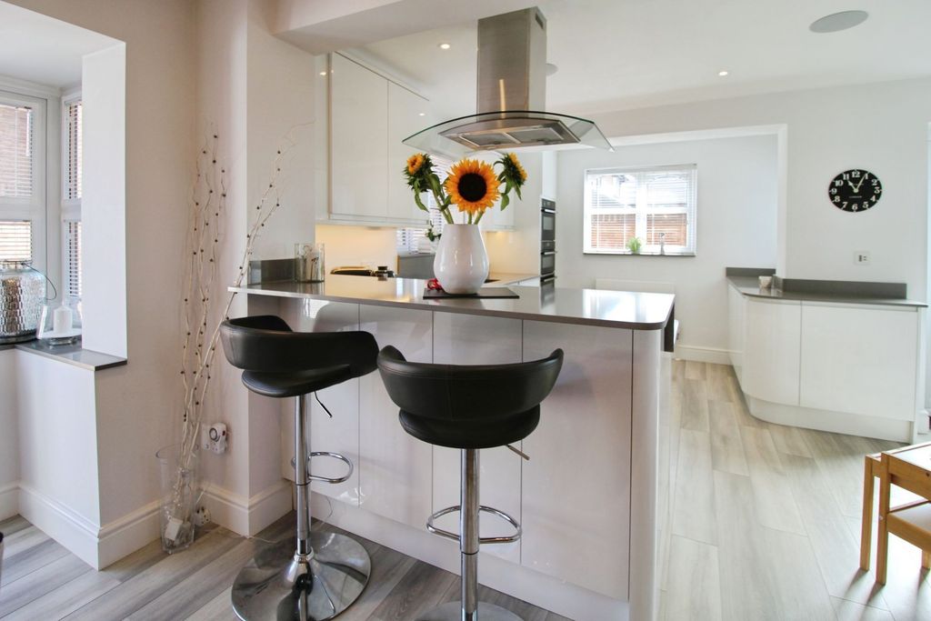 Property photo 3 of 25 Kitchen Breakfast Room
