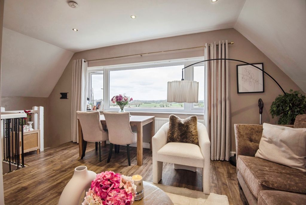 Property photo 3 of 20 Lounge/Diner