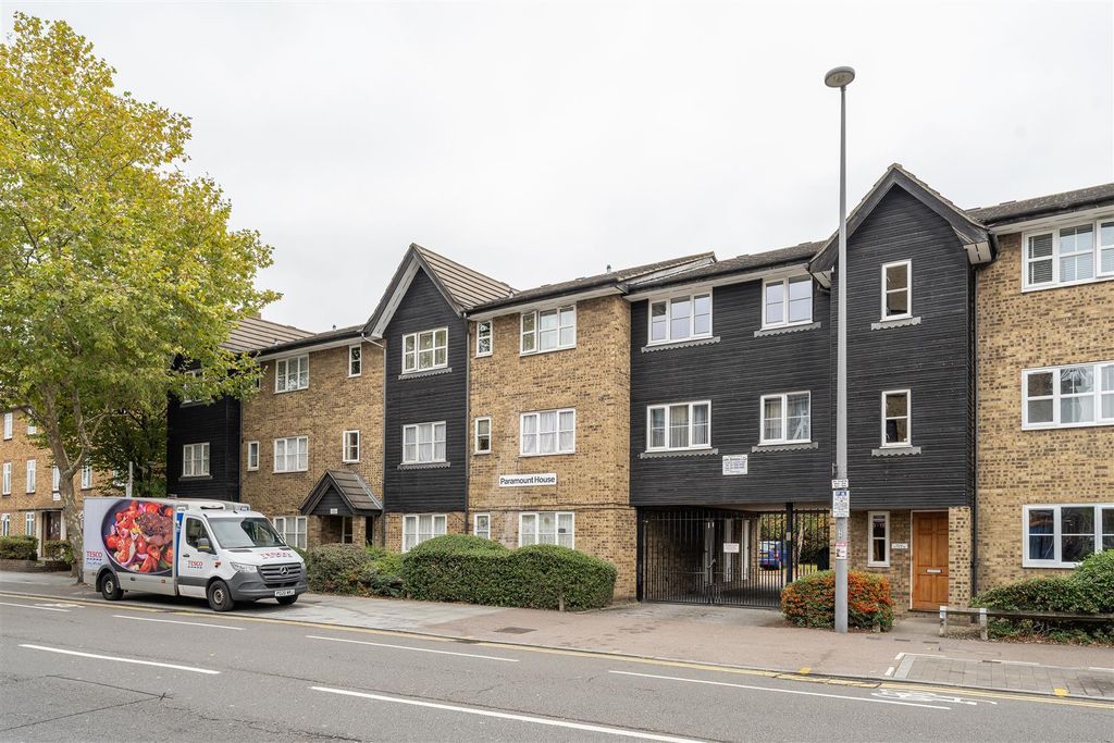 Property photo 1 of 16 High Road Leytonstone, E11