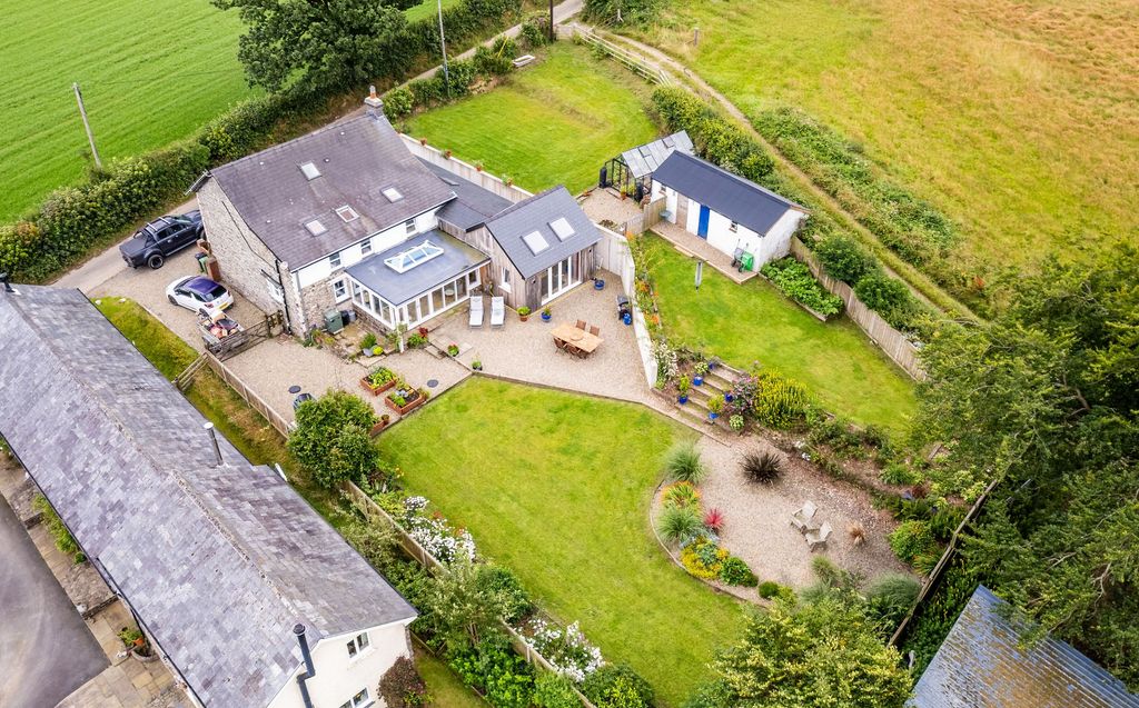 Property photo 2 of 35