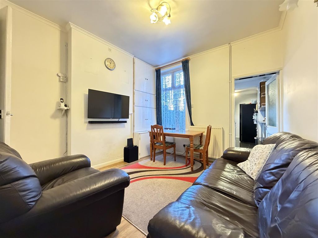 Property photo 3 of 13 Sitting Room