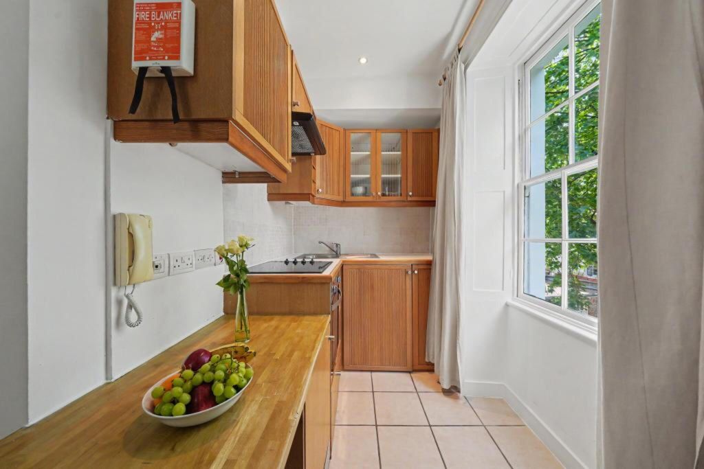 Property photo 2 of 7 Kitchen