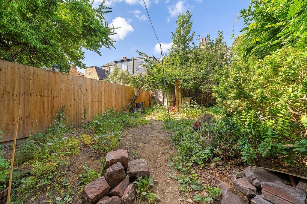 Property photo 2 of 13 Garden (1).Jpg