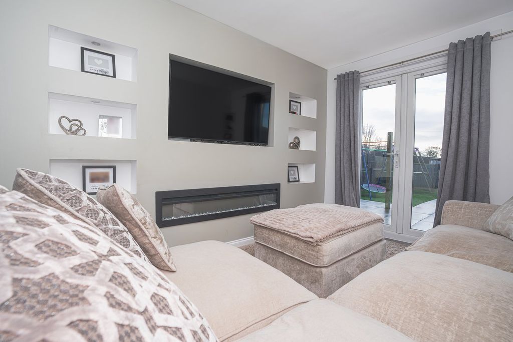 Property photo 2 of 30