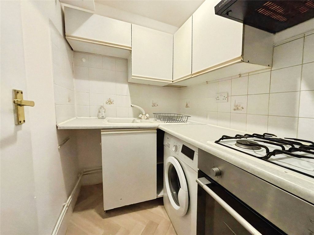 Property photo 3 of 5 Kitchen