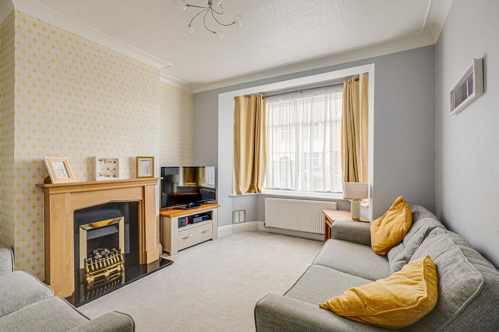 Property photo 3 of 19