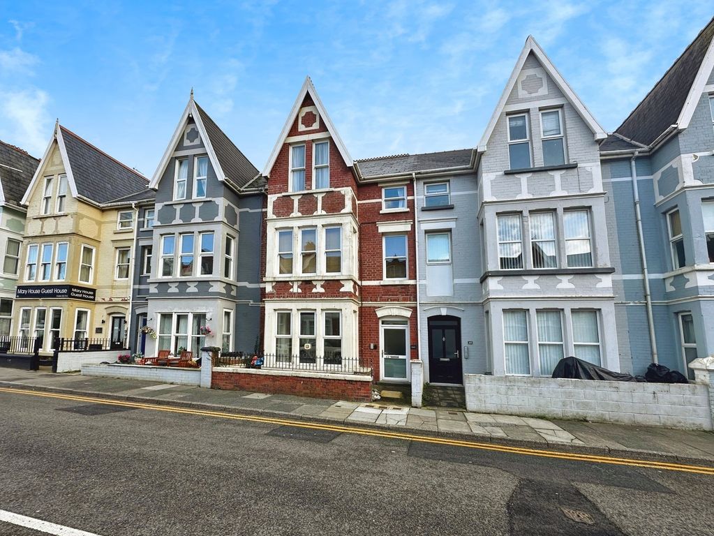 Property photo 1 of 8