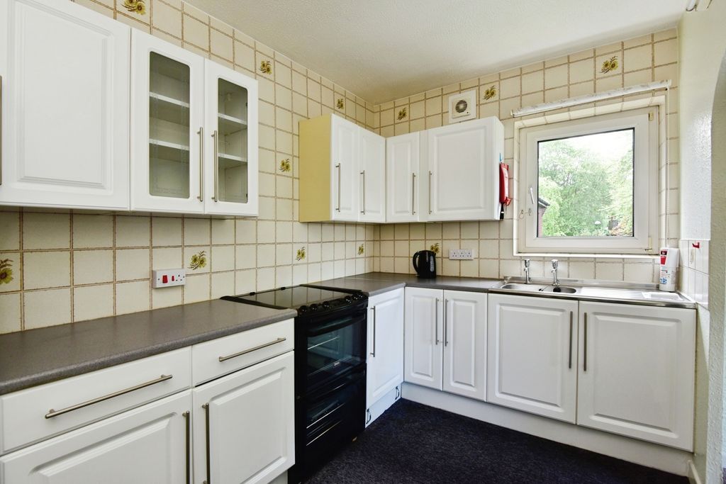 Property photo 3 of 13 Kitchen