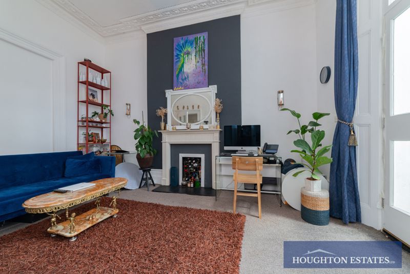 Property photo 3 of 8 Photo 6