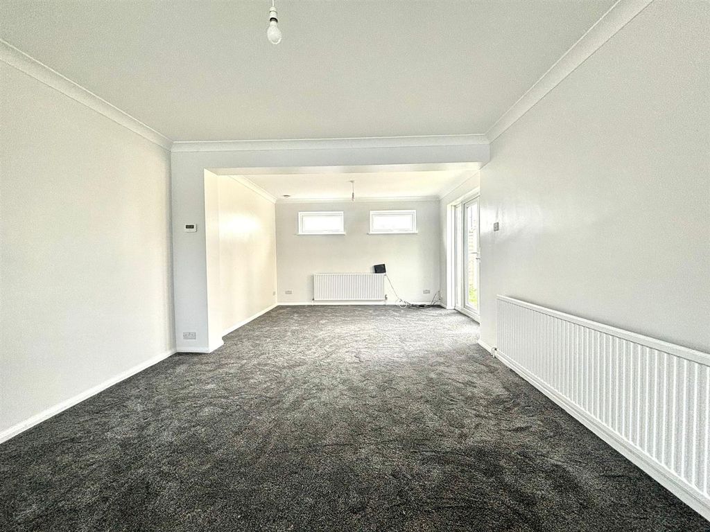 Property photo 2 of 10 Lounge.Jpeg