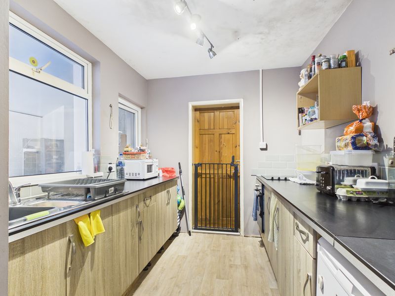 Property photo 2 of 11 Kitchen