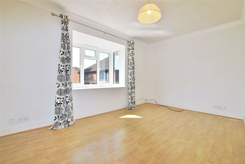 Property photo 3 of 8 Picture No. 18