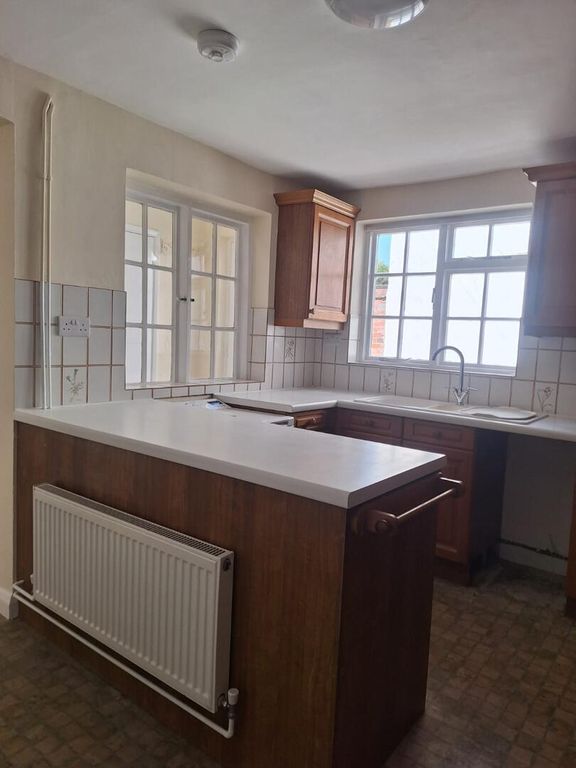 Property photo 3 of 14 Kitchen