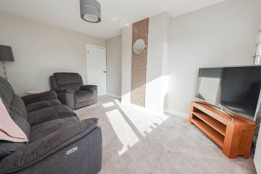 Property photo 2 of 15 4514662
