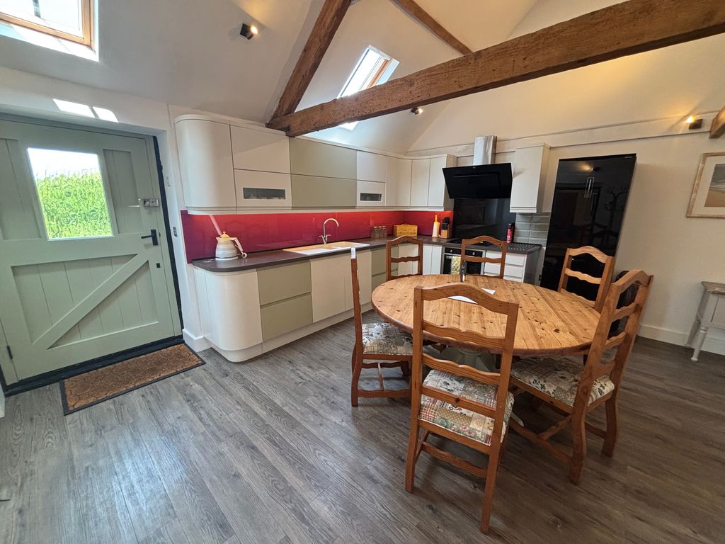Property photo 2 of 18 Image