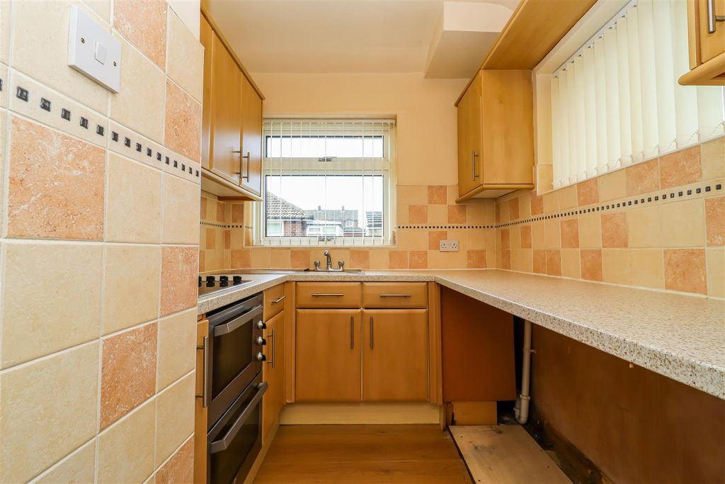 Property photo 3 of 9 Kitchen