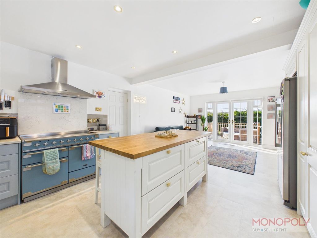 Property photo 2 of 47 Cam04439G0-Pr0241-Still026.Jpg