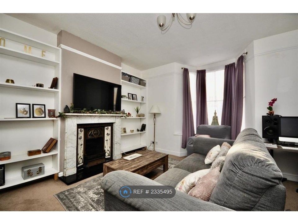Property photo 1 of 11 Living Room