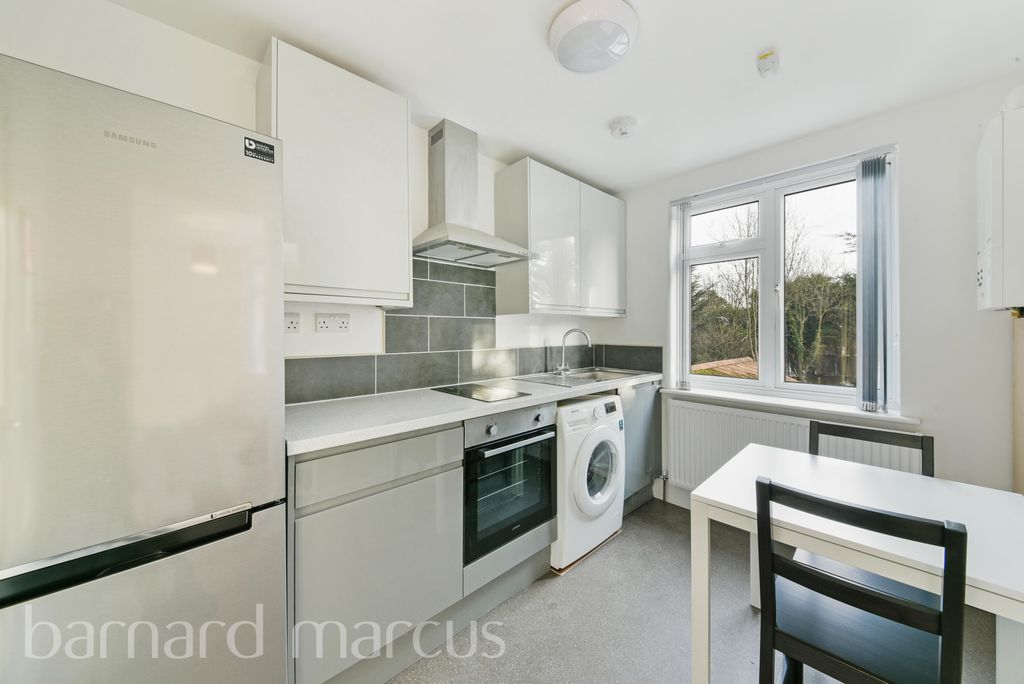 Property photo 1 of 6 Kitchen