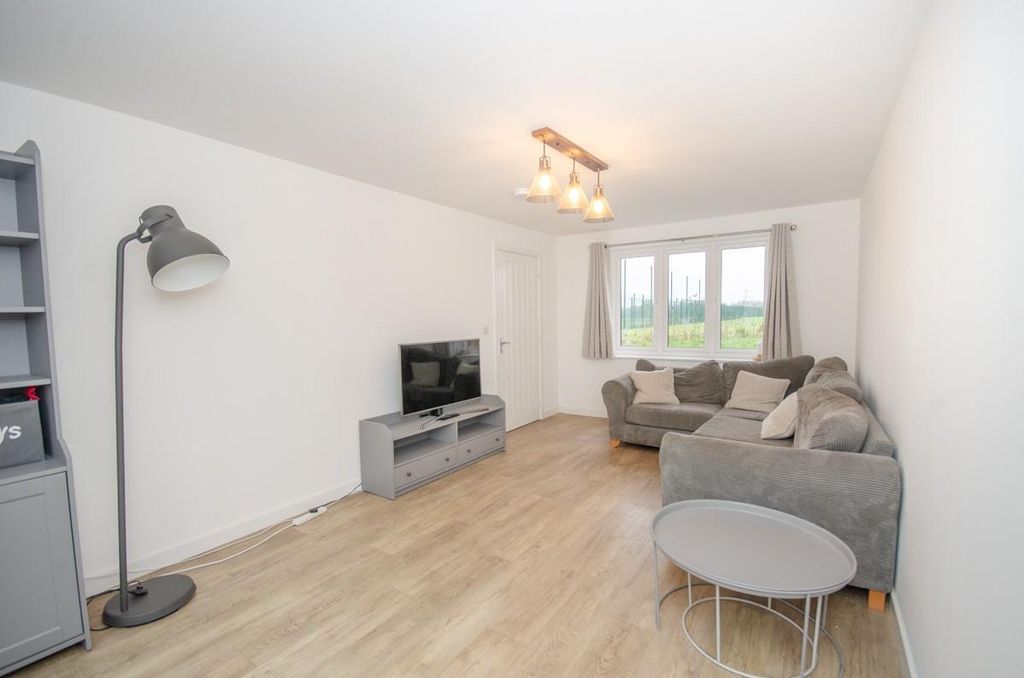 Property photo 2 of 21 Lounge.Jpg