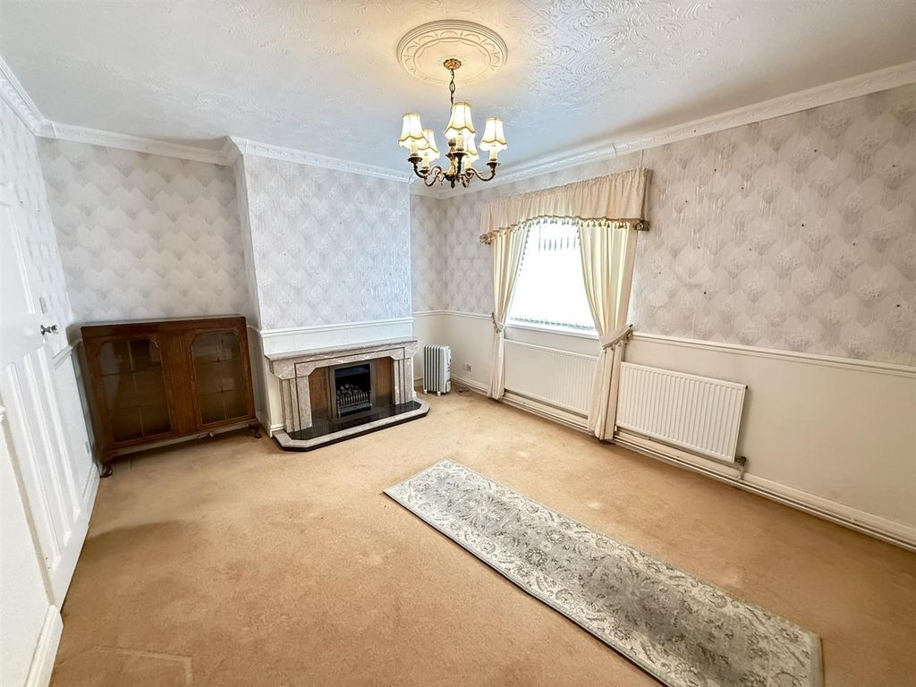 Property photo 3 of 51 Dining/Sitting Room