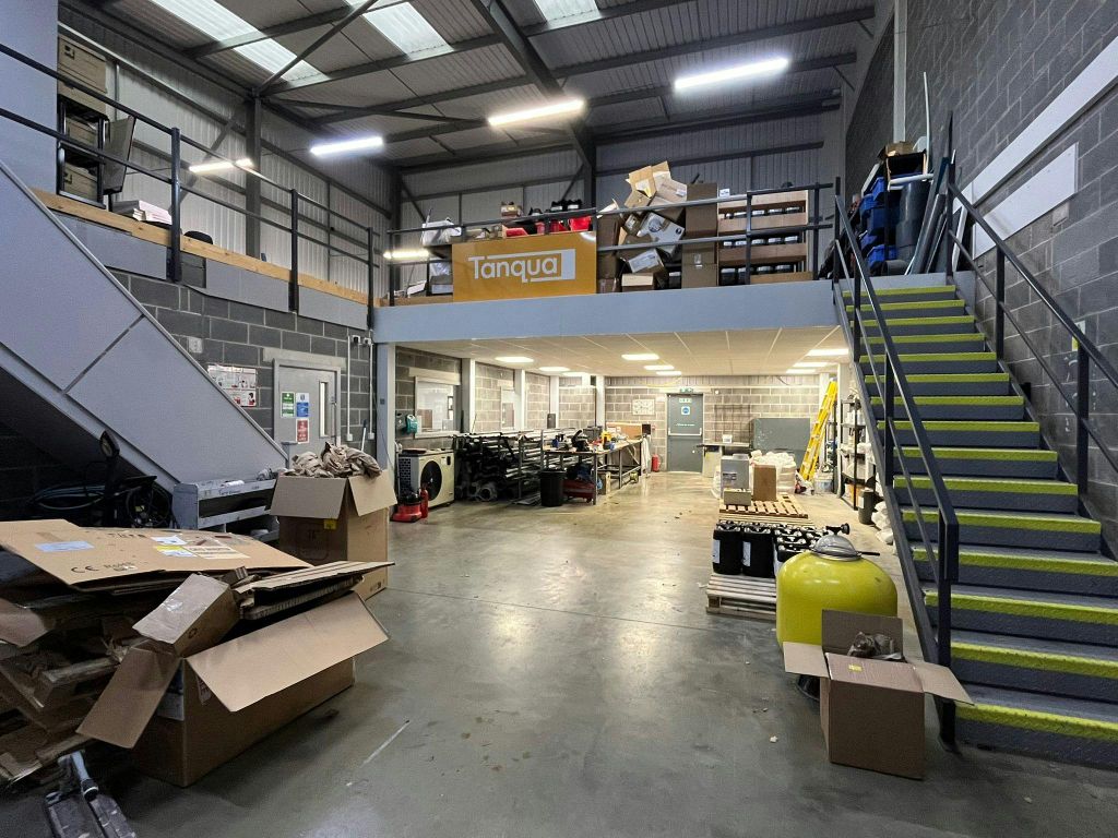 Property photo 3 of 8 Flew5700.Jpg