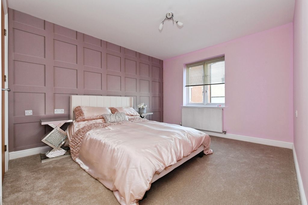 Property photo 3 of 16 Interior