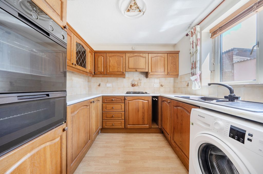 Property photo 3 of 28 1440981 (2)