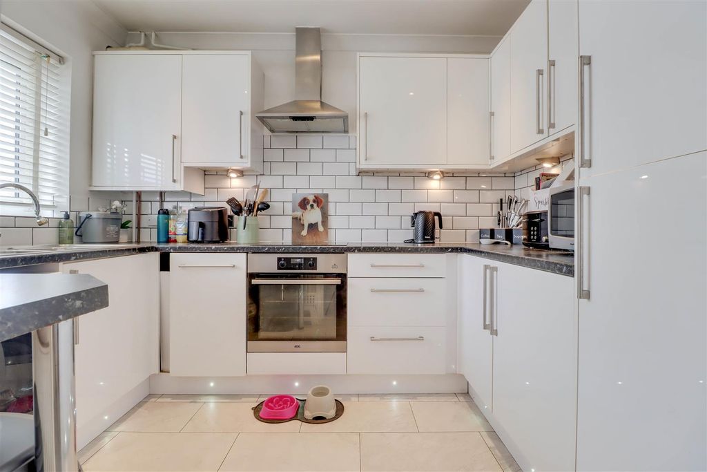 Property photo 2 of 15 34 Km Interior.Jpg