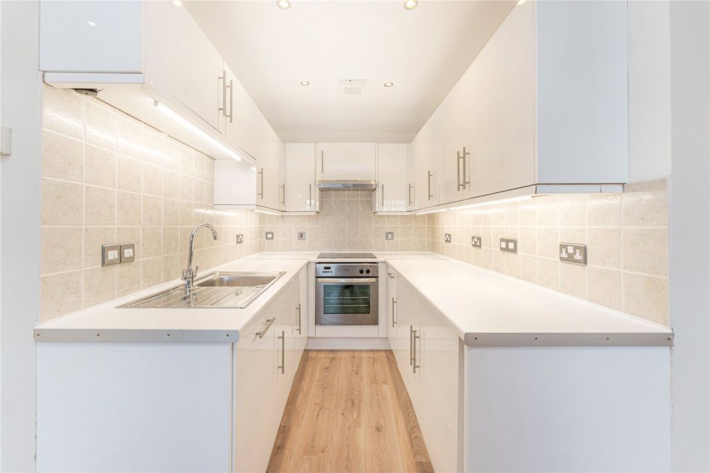 Property photo 2 of 10 Picture No. 30