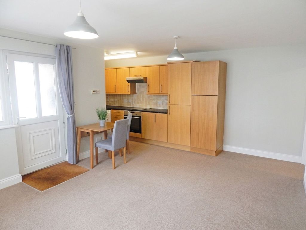 Property photo 3 of 7 Dining Area