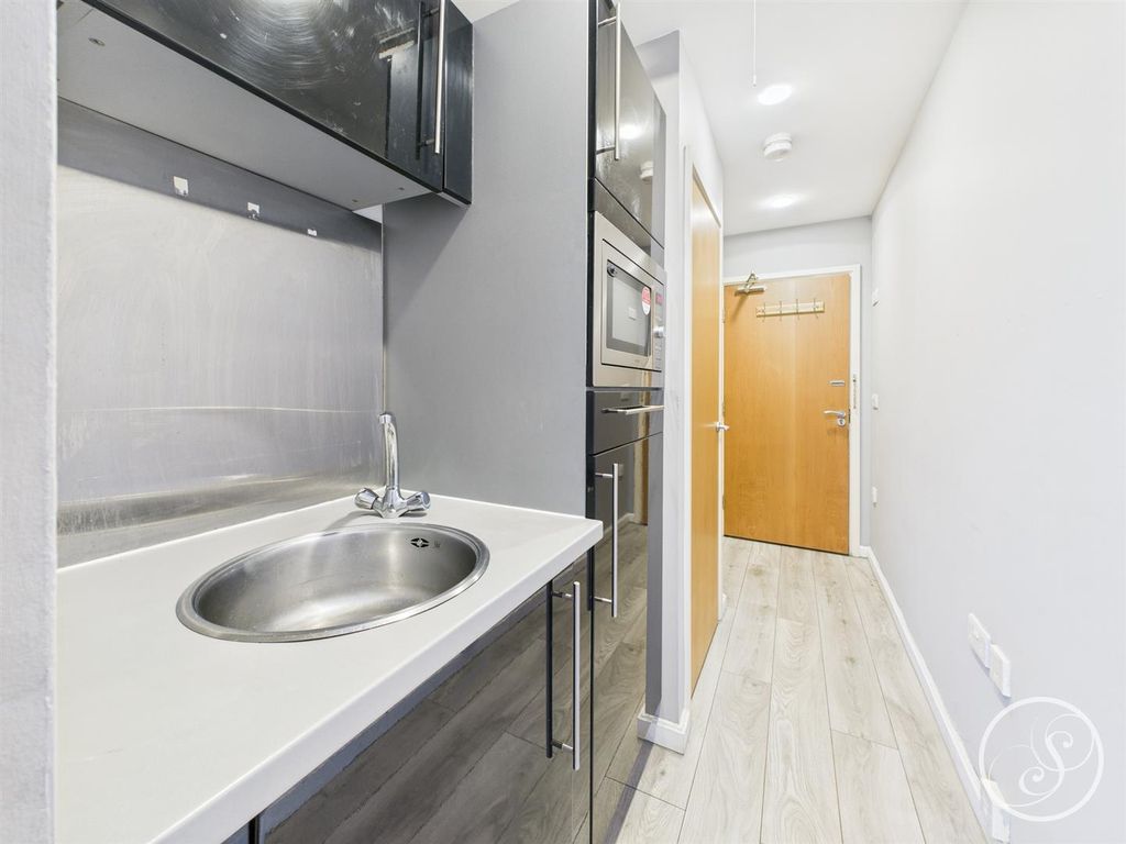 Property photo 3 of 10 Cam02071G0-Pr0815-Still005.Jpg