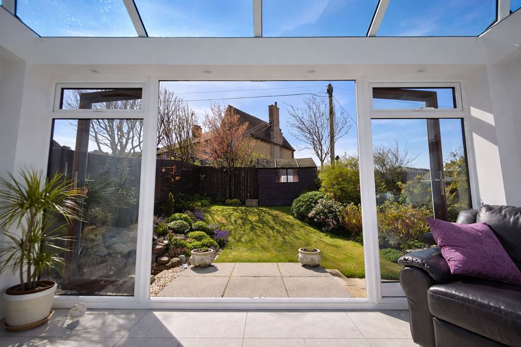 Property photo 3 of 21 Sun / Garden Room