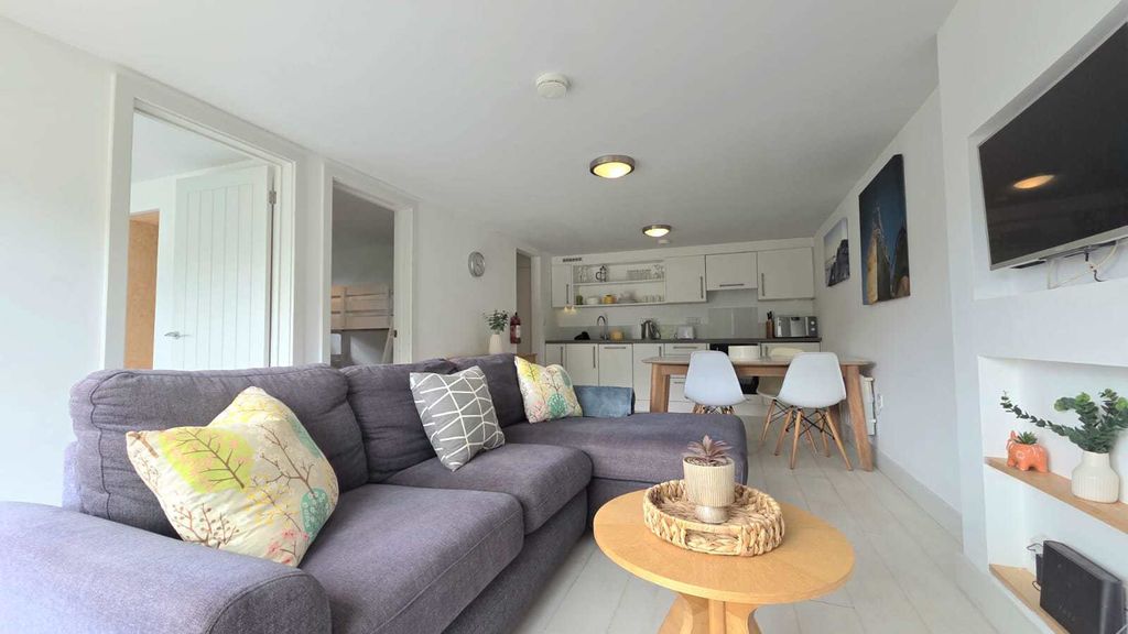 Property photo 3 of 15 Living Room Open Plan