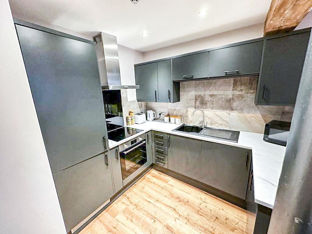 Property photo 3 of 8 Kitchen