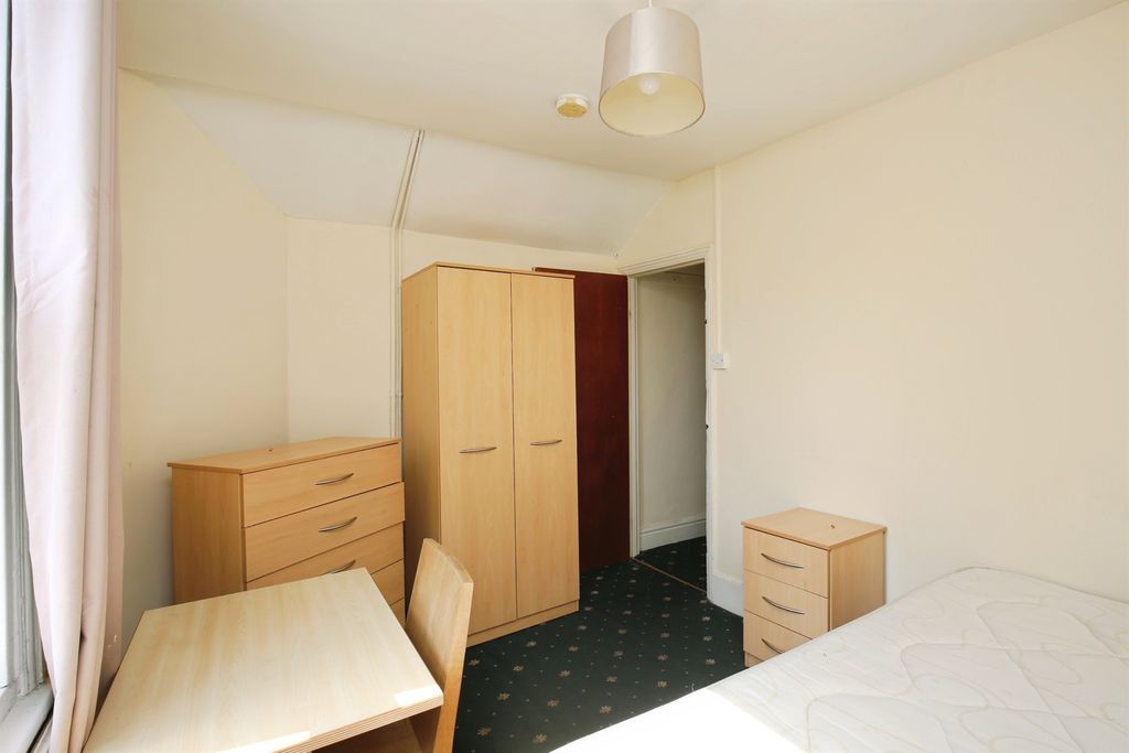 Property photo 3 of 34