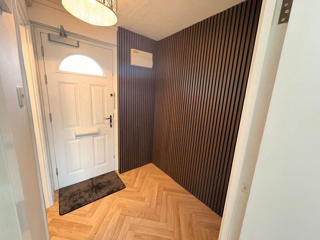 Property photo 2 of 6 Entrance Hall