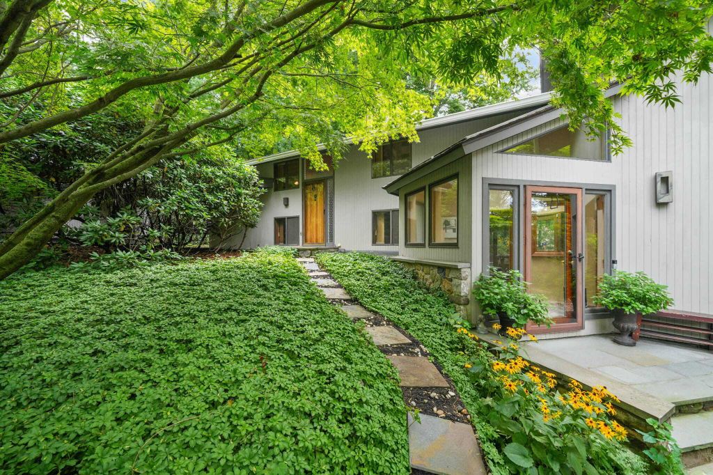 Property photo 1 of 1