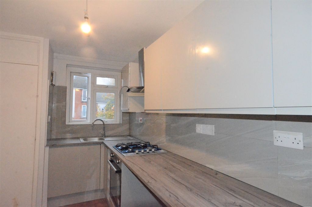 Property photo 2 of 7 Kitchen