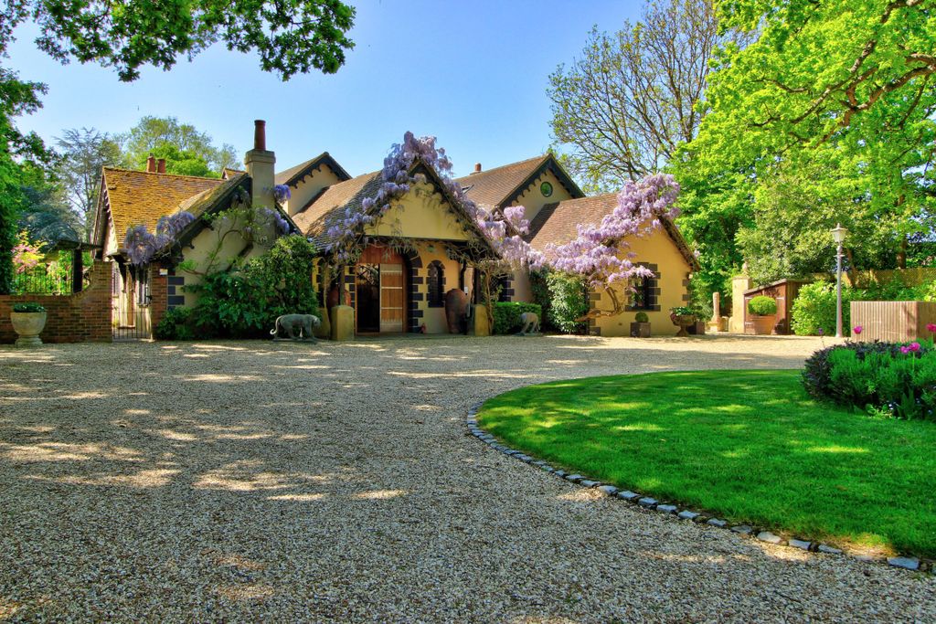 Property photo 1 of 35