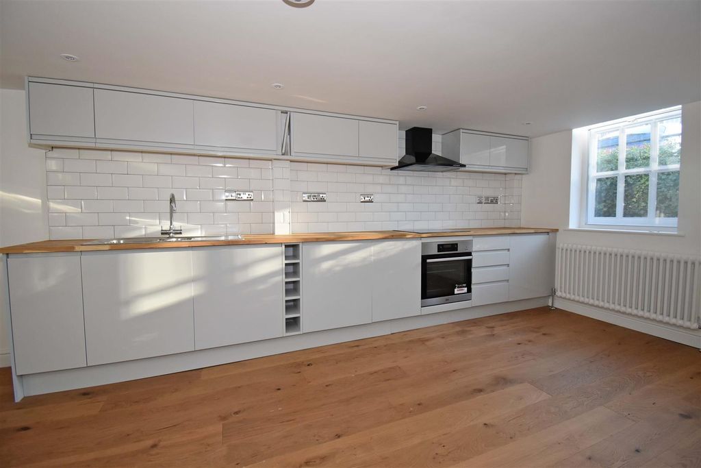 Property photo 3 of 10 Fc1B Kitchen 2.Jpg