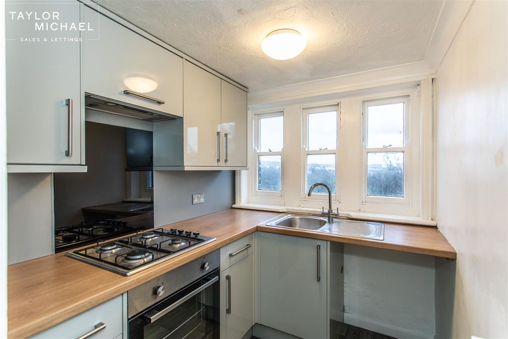 Property photo 2 of 12 Gff 69 Millers Road21.Jpg