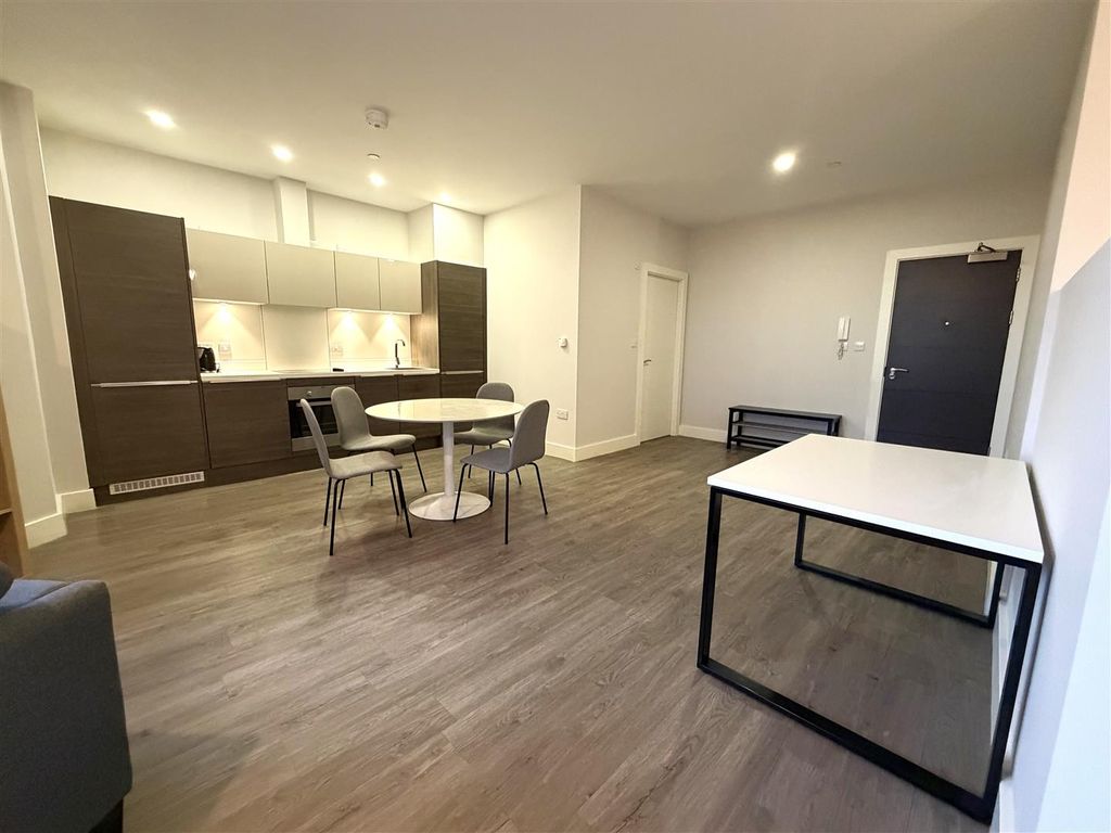 Property photo 3 of 8 Kitchen 2.Jpeg