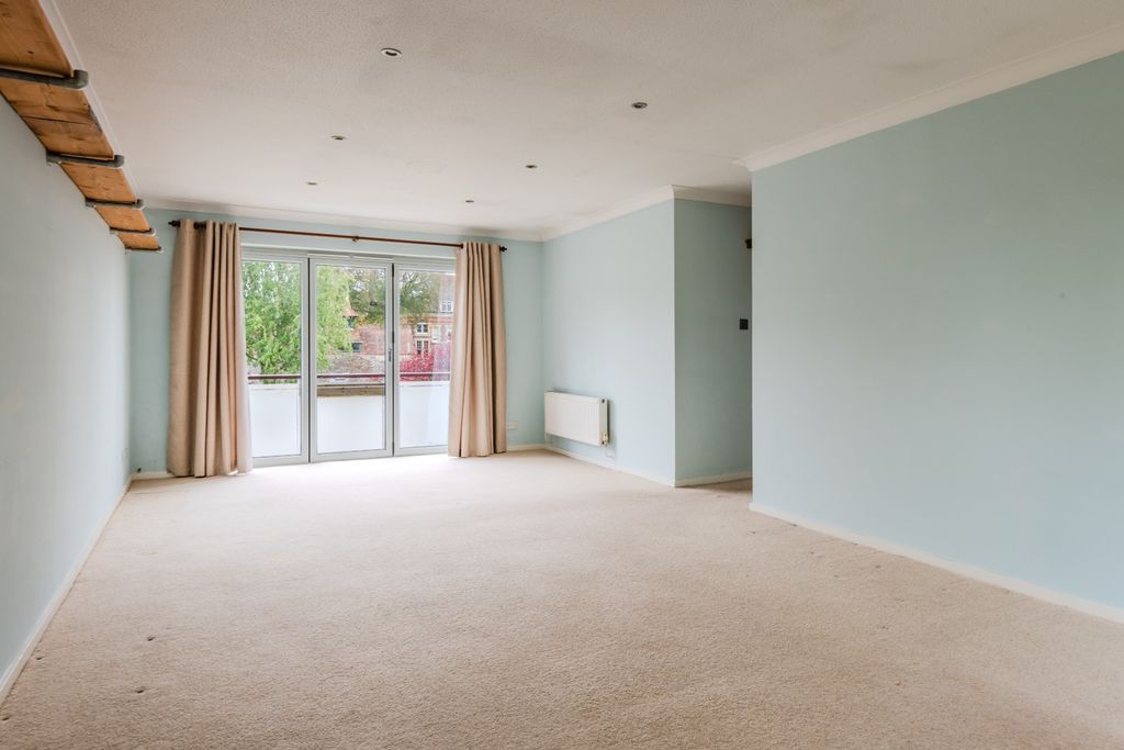 Property photo 2 of 14 Sitting Room