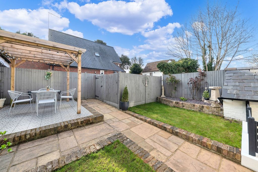 Property photo 2 of 39