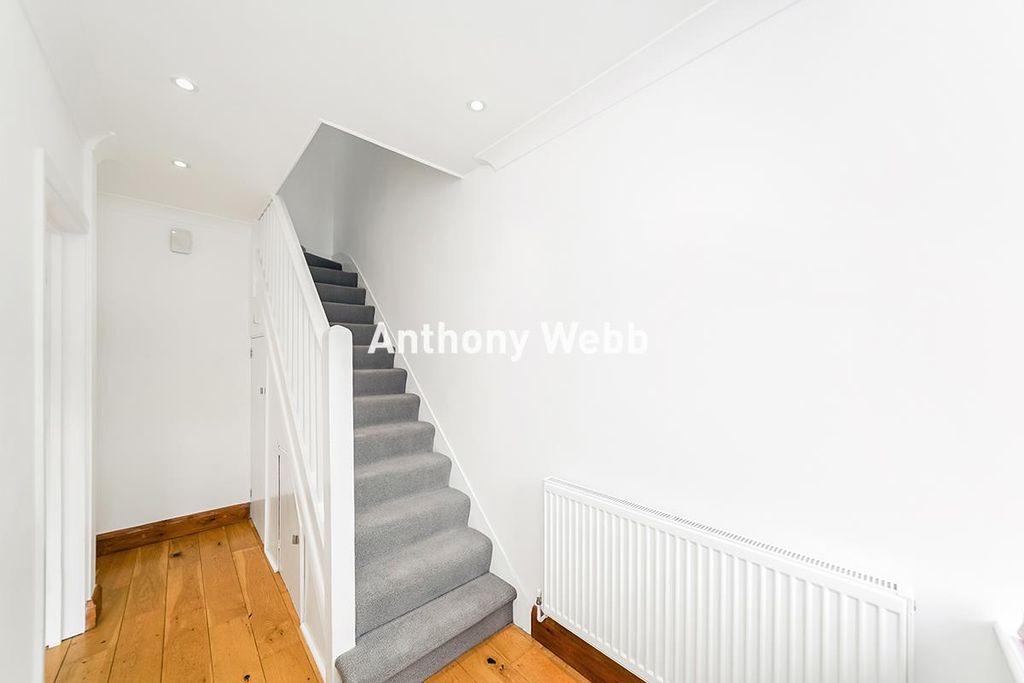Property photo 3 of 16 Hallway