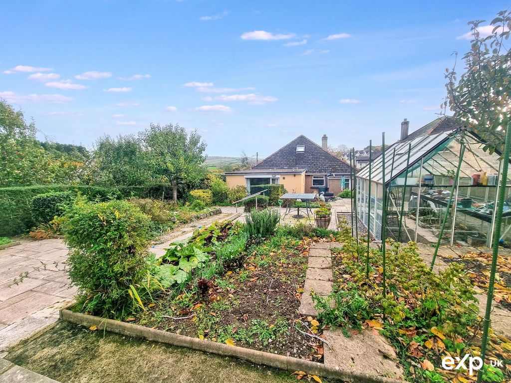 Property photo 2 of 32