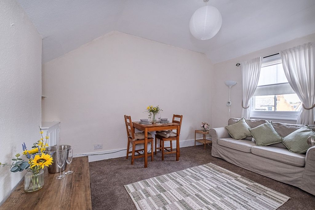 Property photo 3 of 12 5