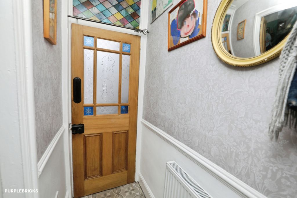 Property photo 2 of 21 Vestibule